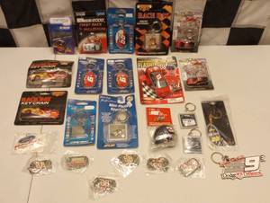 lot 433 image: Lot Of Nascar Assorted Key Chains
