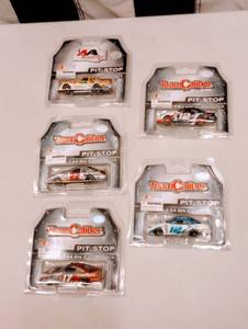 lot 467 image: Team Caliber Pit Stop 164th Scale Die Cast Cars