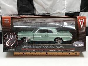 lot 504 image: Highway 61 Collection 1963 Pontiac Tempest Coupe 118th Scale Die Cast Car
