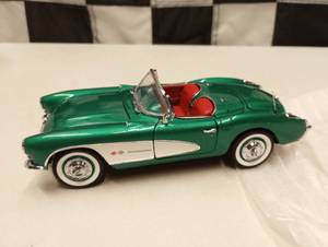 lot 511 image: Franklin MInt High Tower Collectibles Santas Convertible124th Scale Die Cast Car