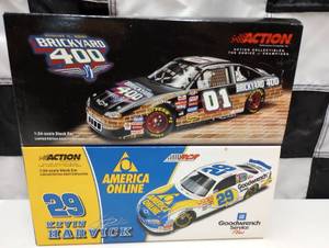 lot 551 image: Action 124th Scale Die Cast Cars
