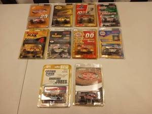 lot 553 image: Assorted Action 164th Scale Die Cast Cars