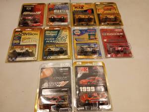 lot 555 image: Assorted Action 164th Scale Die Cast Cars