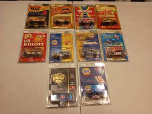 lot 556 image: Assorted Action 164th Scale Die Cast Cars