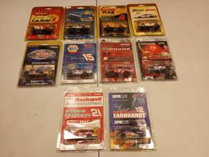 lot 557 image: Assorted Action 164th Scale Die Cast Cars
