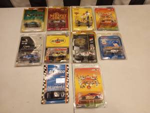 lot 558 image: Assorted Action 164th Scale Die Cast Cars