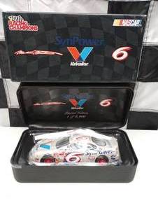 lot 579 image: Racing Champions 124 Authentics Mark Martin #6