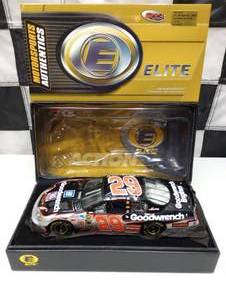 lot 601 image: Action Elite Kevin Harvick #29 Goodwrench  Holiday 124th Scale Die Cast Car