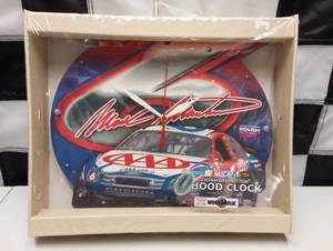lot 651 image: Nascar Win Craft Sports Battery Operated Wall Clock