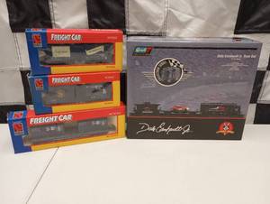 lot 654 image: HO Train Dale Earnhardt JR Train Set & Smith And Wesson