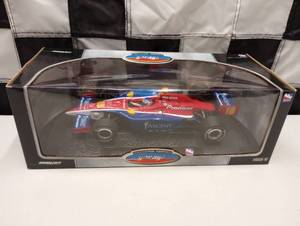 lot 682 image: Green Light Limited Edition Indy Car Series Garage 118th Scale Die Cast