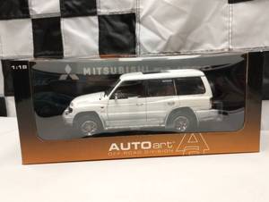 lot 733 image: Autoart  Off Road Division Mitsubishi Pajero 118th Scale Die Cast Car