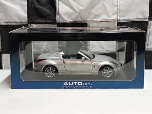 lot 735 image: Autoart Performance Nissan 350 Z Roadster 118th Scale Die Cast Car