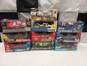 lot 749 image: Action Assorted 164th Scale Die Cast Cars