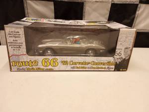 lot 768 image: Revell Route 66 1962 Corvette Convertible 125th Scale Die Cast Car