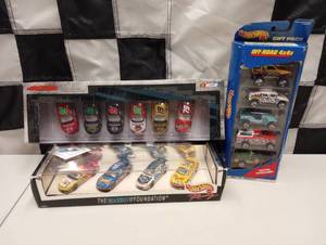 lot 784 image: Action & Hot Wheels 164th Scale Car Sets Die Cast