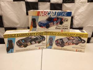 lot 789 image: Assorted Nascar Fones