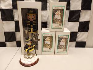 lot 804 image: Assorted Nascar Christmas Figures & Ornaments