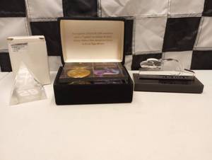 lot 807 image: Nasca Crystal Paper weights & Action Caesar Palace Give Away