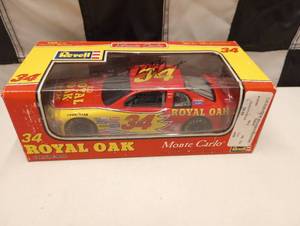 lot 819 image: Autographed Mike McMlaughlin Revell 124 Scale Car