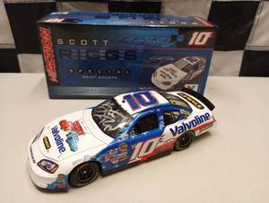 lot 824 image: Autographed Scott Riggs 124 Scale Die Cast Car