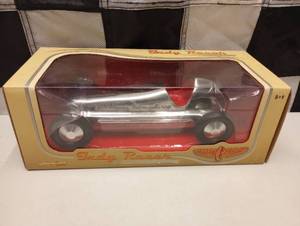 lot 826 image: Green Light Indianapolis Speedway Motor 90th Running Indianapolis 500 Indy Racer 124th Scale Metal