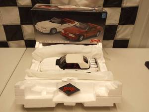 lot 835 image: gmp 1989 Mustang GT 118th Scale Die Cast Car
