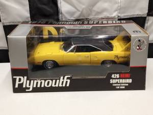 lot 840 image: Road Runner Super Bird Plymouth 426 Hemi 118th Scale Die Cast Car