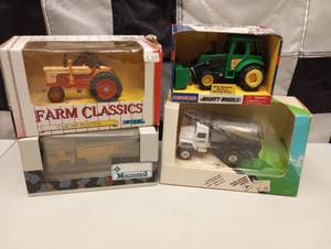 lot 861 image: Die Cast Farm And Implement Equipment