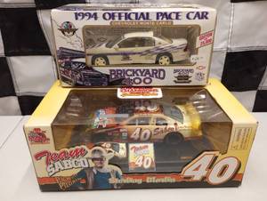 lot 872 image: Brookfields Collectors & Racing Champion 124th Scale Die Cast Cars