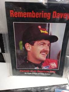 lot 884 image: Assorted Nascar Dale Earnhardt Magazines