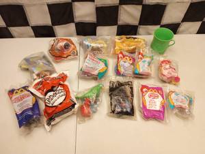 lot 900 image: Assorted Vintage McDonalds Happy Meals Toys