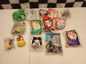 lot 901 image: Assorted Vintage McDonalds Happy Meals Toys.