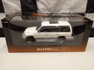 lot 915 image: Autoart Off-Road Division Mitsubishi Pajero 118th Scale Die Cast