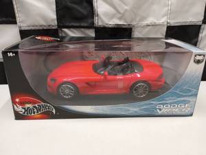 lot 919 image: Hot Wheels Dodge Viper SRT-10 118th Scale Die Cast