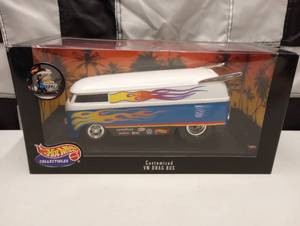 lot 920 image: Hot Wheels Customized VW Drag Bus 118th Scale Die Cast