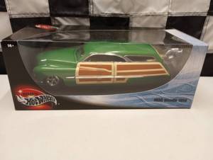 lot 921 image: Hot Wheels 1950 Merc Woodie 118th Scale Die Cast