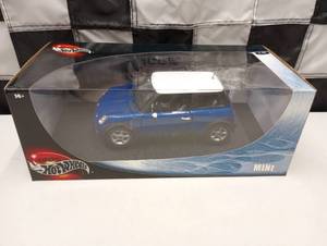 lot 926 image: Hot Wheels Mini Couper 118th Scale Die Cast
