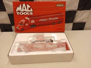 lot 931 image: Mac Tools Liquid Color Transporter 164th Scale Die Cast