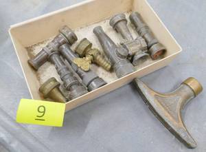 lot 9 image: Group of vintage water sprayers