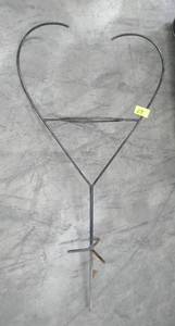 lot 29 image: Heart shaped plant holder for your yard