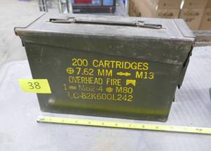 lot 38 image: Ammo can M13