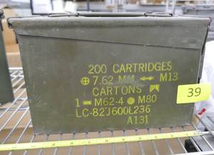 lot 39 image: Ammo can M13