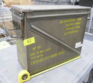 lot 42 image: Ammo can M61