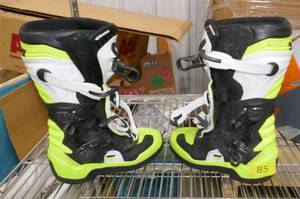 lot 85 image: Nice Youth Size 3  Dirt Bike boots