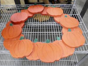 lot 93 image: Big wood pumpkin wreath