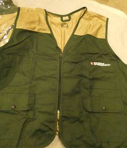 lot 105 image: 2 Gander Mtn Large vests