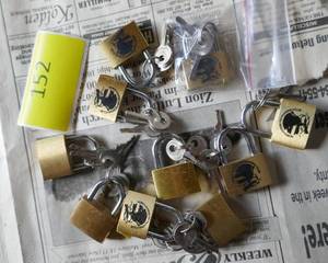 lot 152 image: 10 small New padlocks