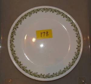lot 178 image: Set of NINE Corelle dinner plates 10 inch