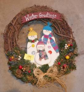lot 179 image: Winter wreath with snowmen approx 20x18 inches